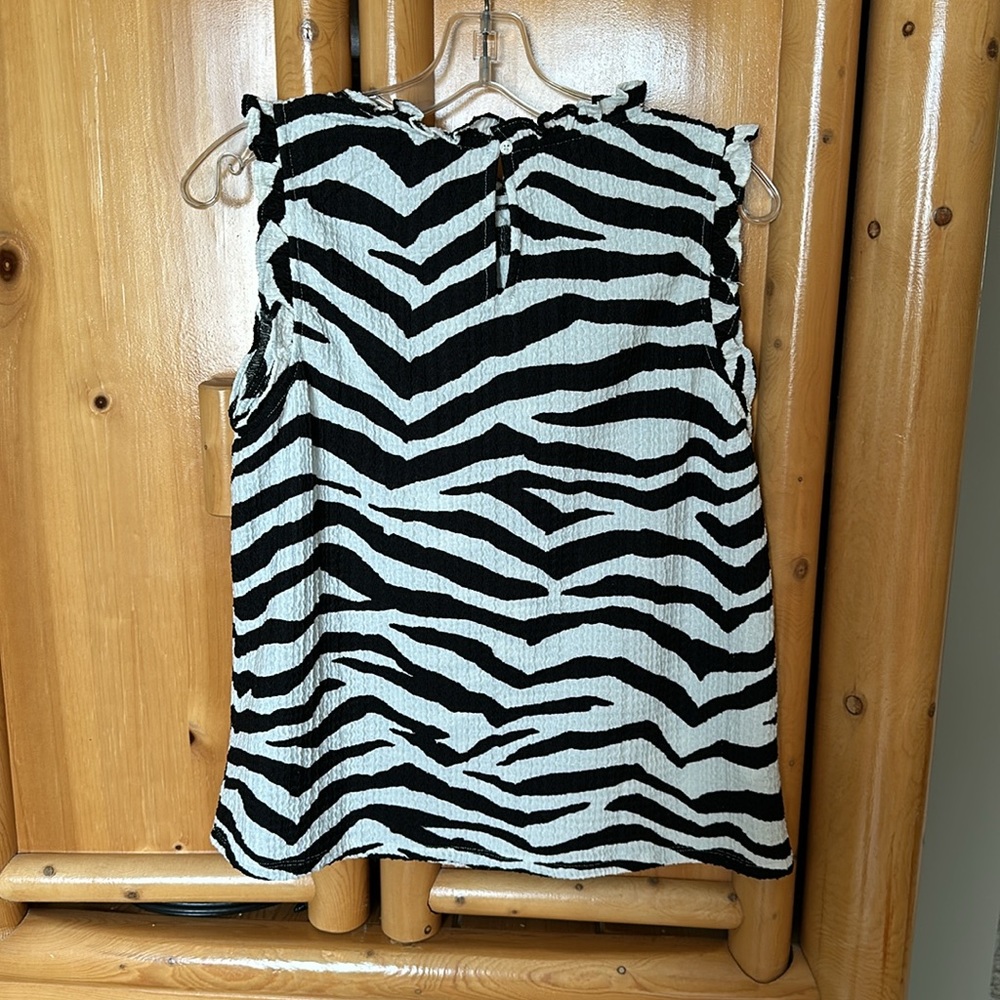 Loft zebra print sleeveless top. Size M - Picture 2 of 6